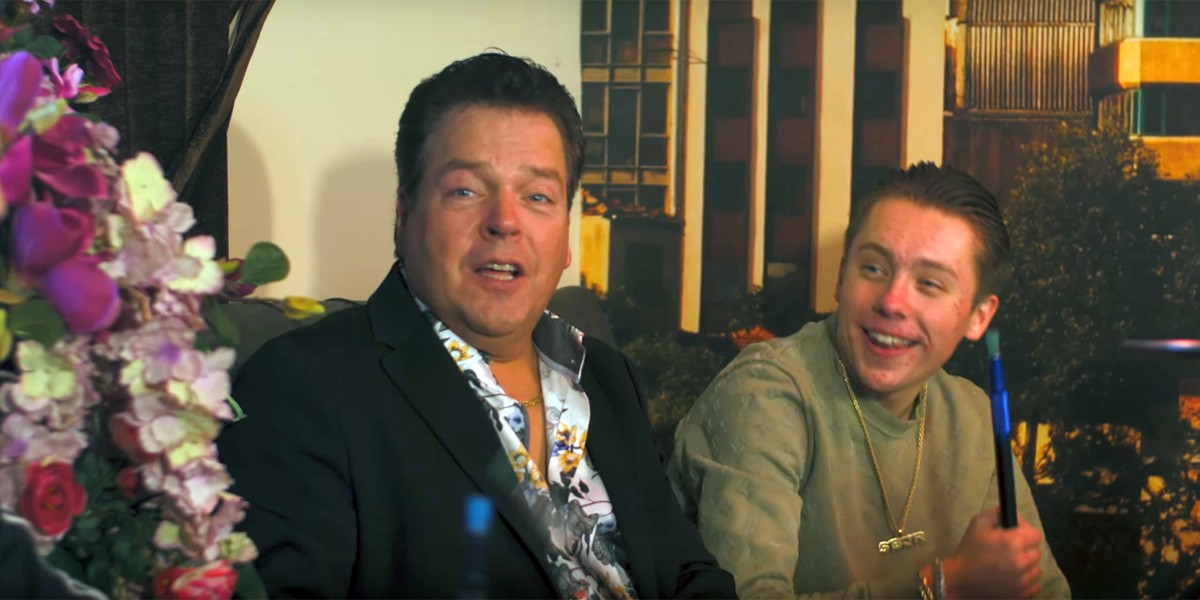 Sidney Bischoff en Sidney Jr. - 'Helemaal lijp met m’n Shishapijp’